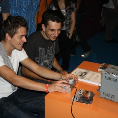 310383_237917909586858_5100727_n